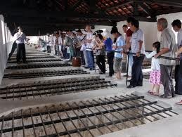 ໄປຢ້ຽມຢາມ ເຂດປູຊະນີຍະສະຖານປະຫວັດສາດ ປະຕິວັດ ຢູ່ ກົນດ໋າວ - ảnh 1